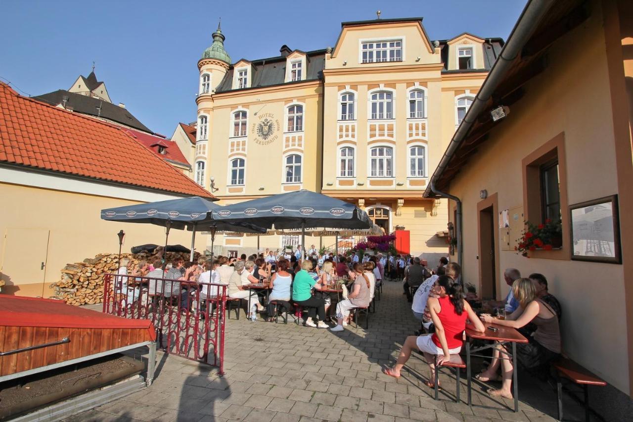 Hotel Cisar Ferdinand Loket Kültér fotó