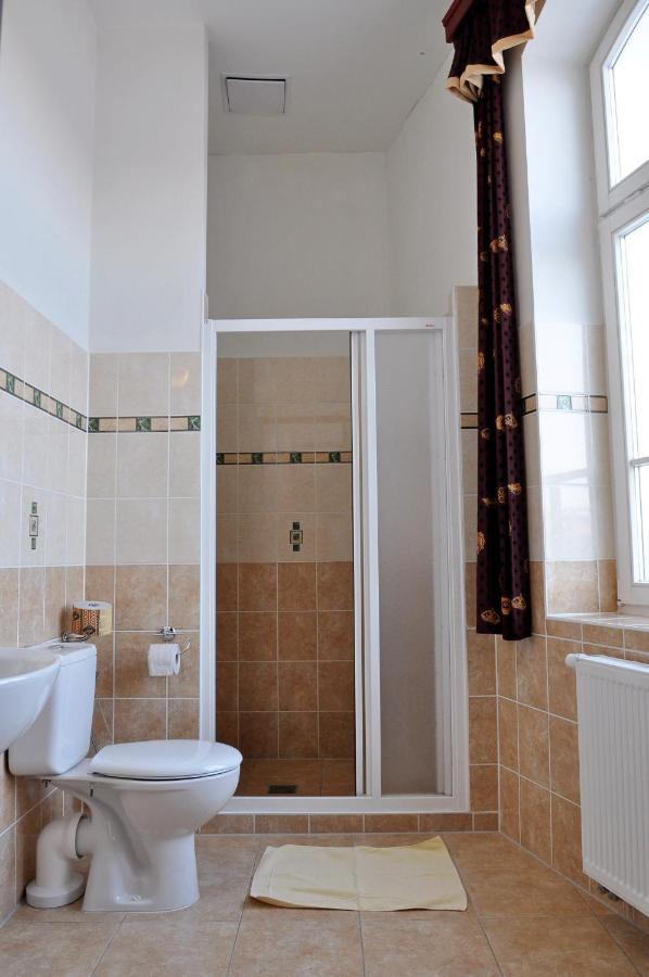 Hotel Cisar Ferdinand Loket Szoba fotó