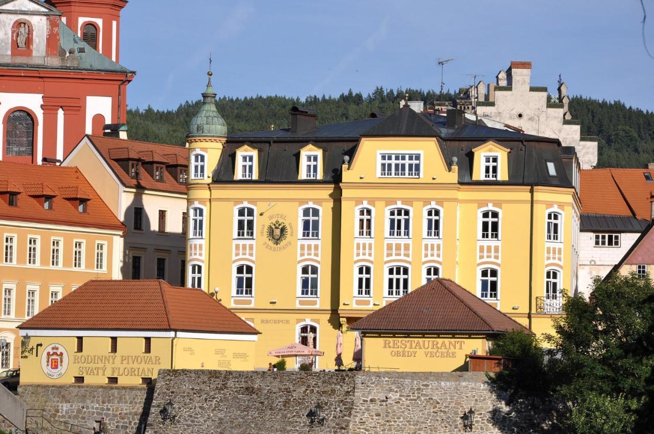 Hotel Cisar Ferdinand Loket Kültér fotó