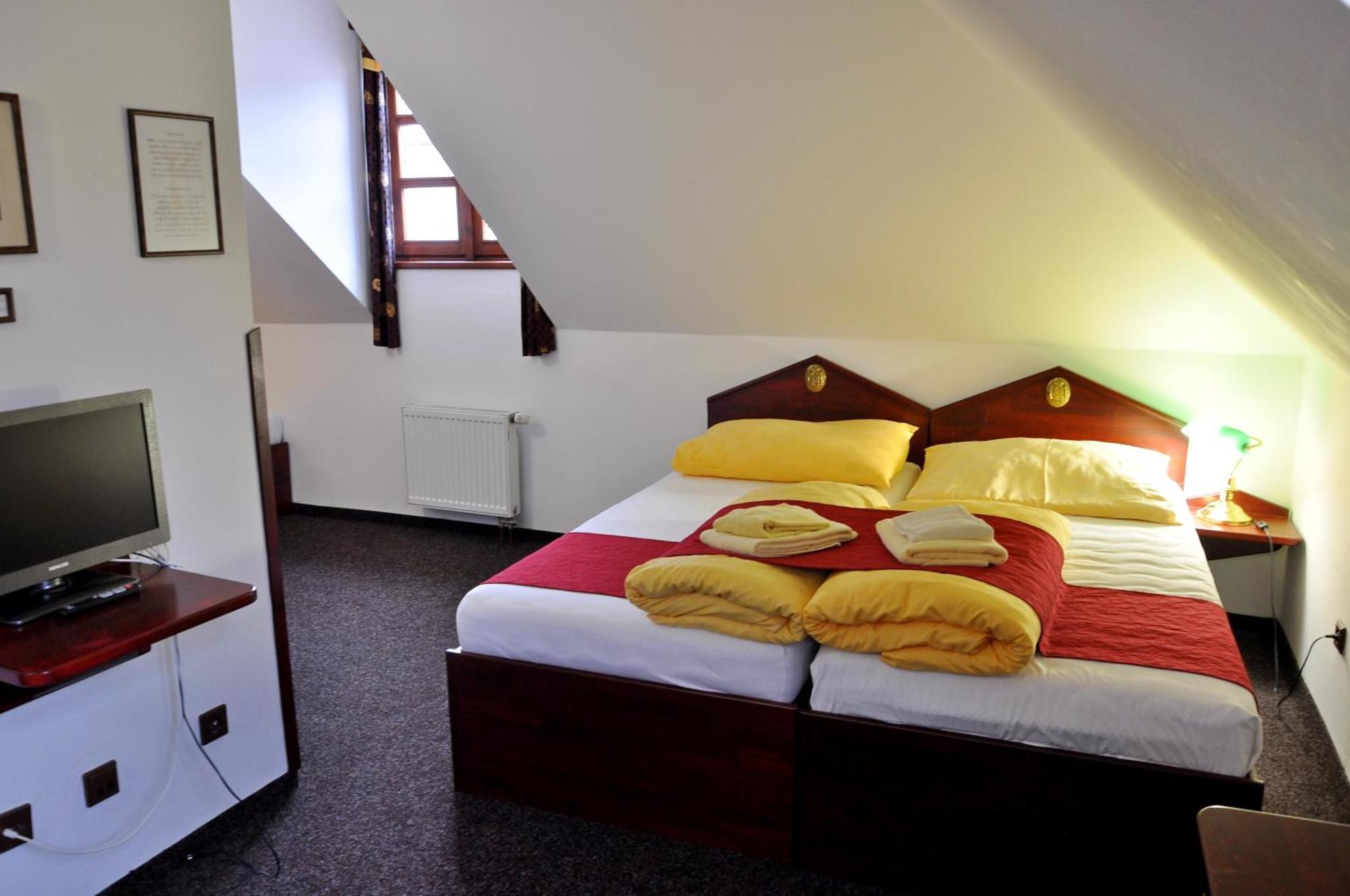 Hotel Cisar Ferdinand Loket Szoba fotó
