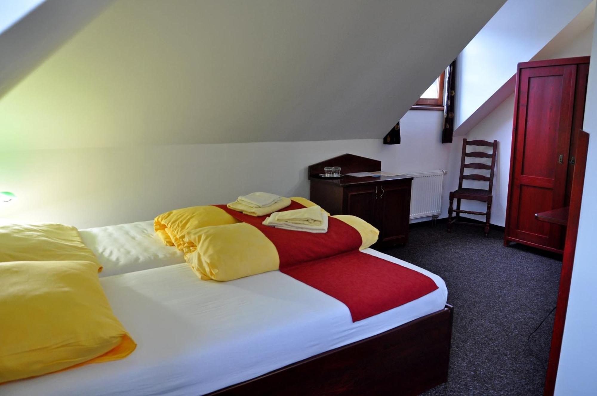 Hotel Cisar Ferdinand Loket Szoba fotó