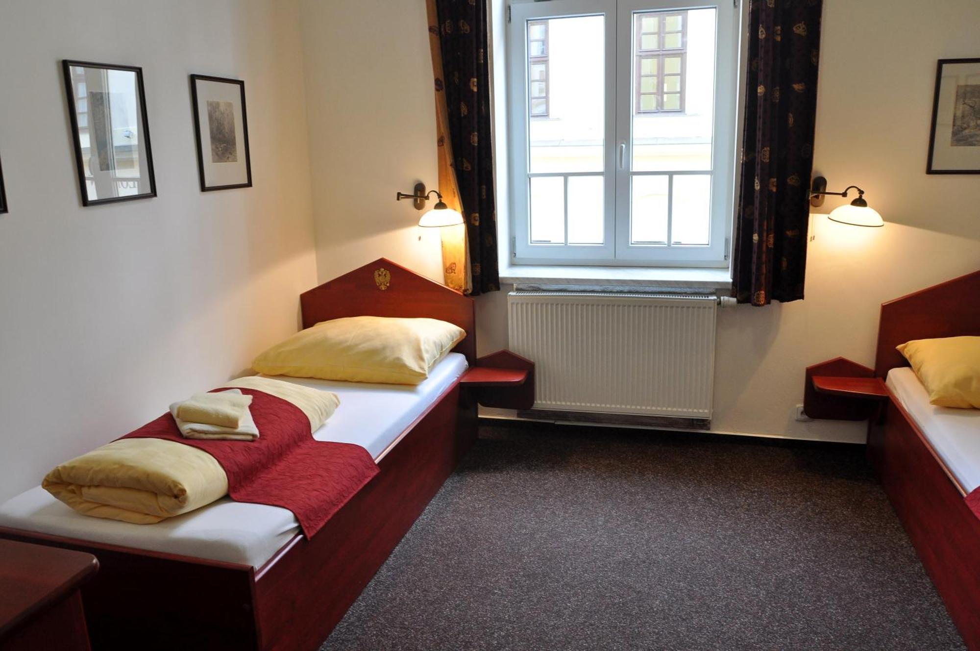 Hotel Cisar Ferdinand Loket Szoba fotó