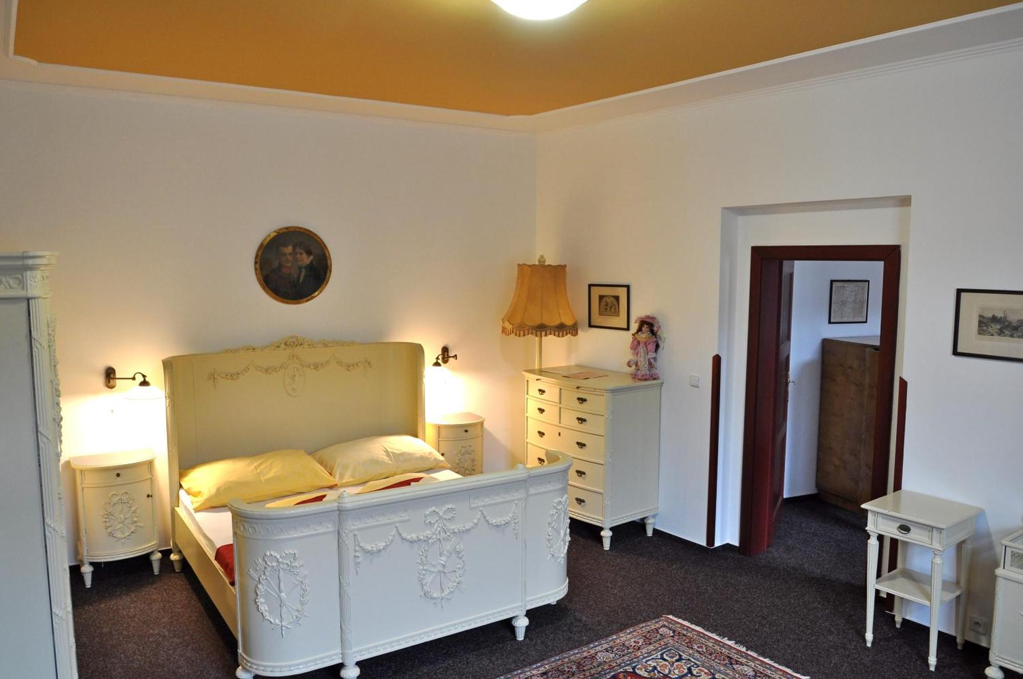 Hotel Cisar Ferdinand Loket Szoba fotó