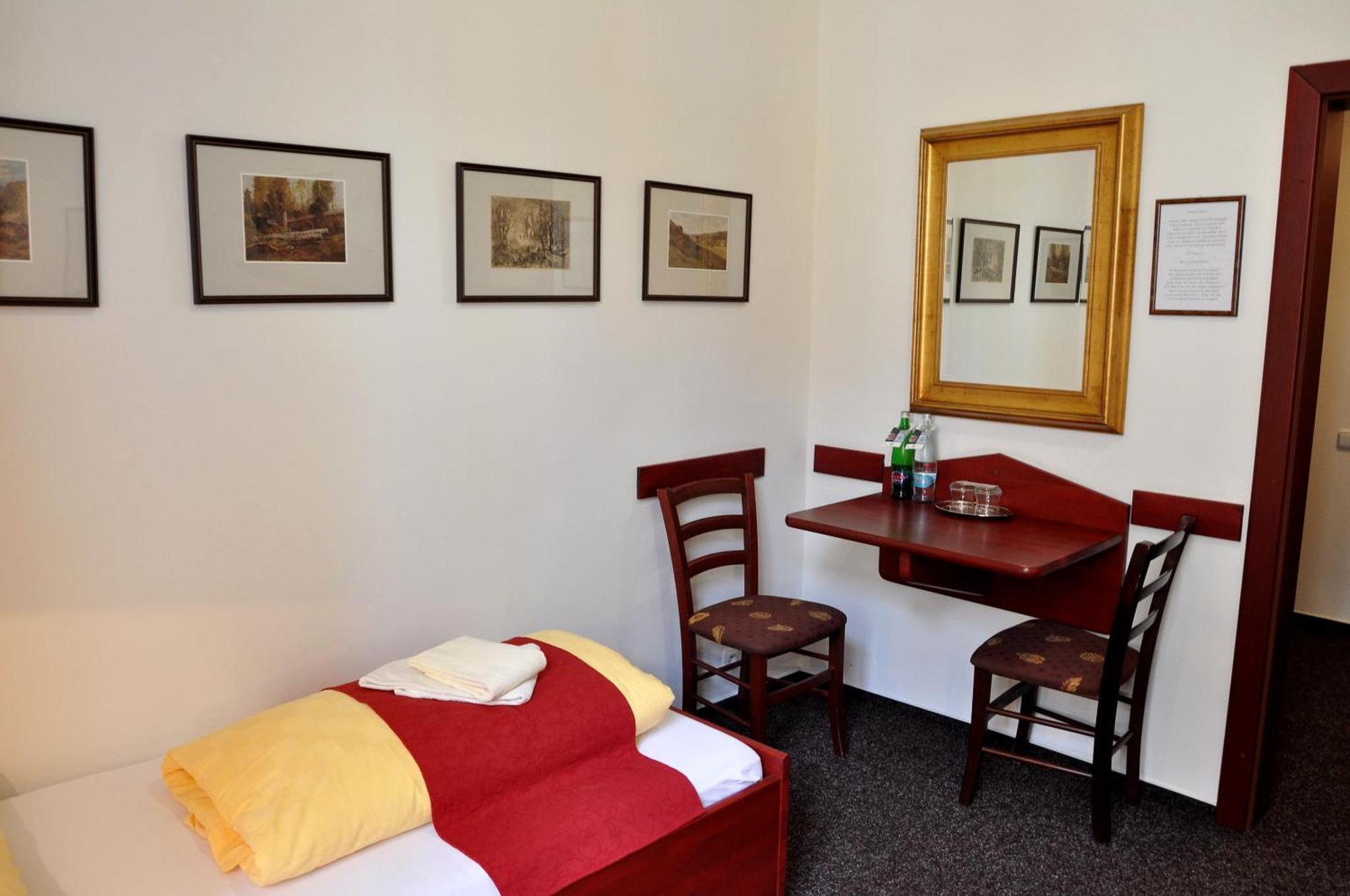 Hotel Cisar Ferdinand Loket Szoba fotó