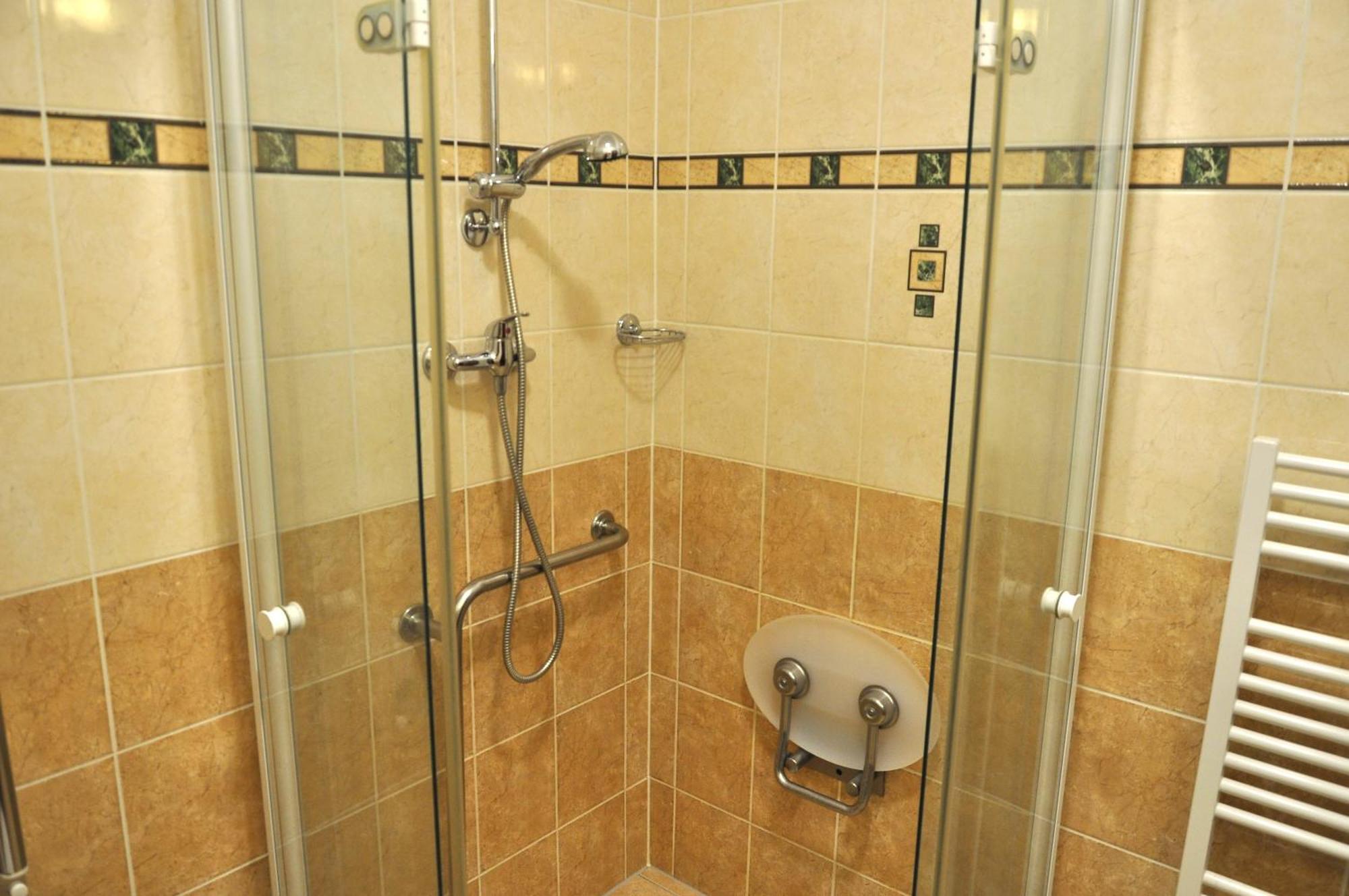 Hotel Cisar Ferdinand Loket Szoba fotó