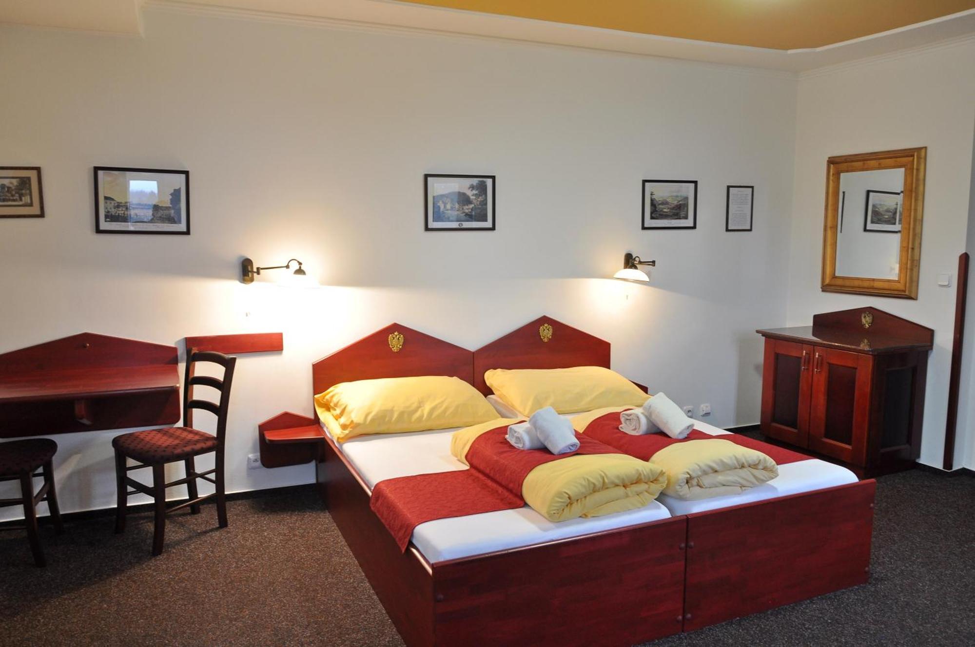 Hotel Cisar Ferdinand Loket Szoba fotó